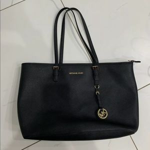 Michael Kors Jet Set Medium Tote - Black